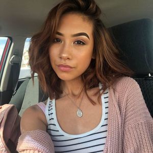 Meet your Posher, Dee